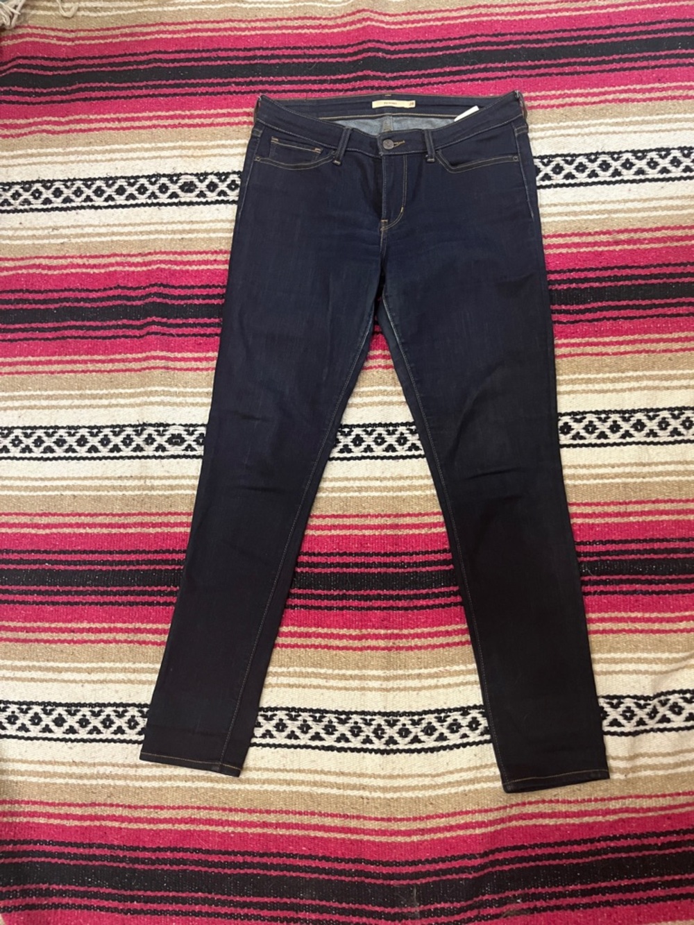 Levi’s 711 Skinny size 6 (see measurements in description) Excellent condition!